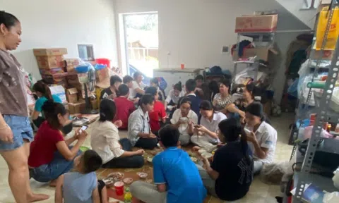Cặp vợ chồng làm chục mâm cơm mời thí sinh thi lớp 10
