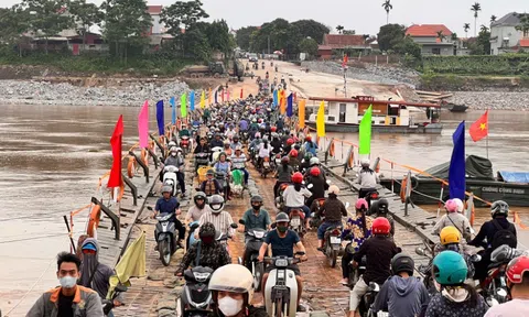Nối lại cầu phao Phong Châu ở Phú Thọ