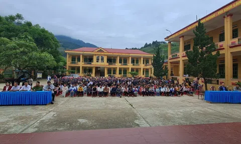 Chuyển nguyên trạng 389 trường học ở Yên Bái về UBND cấp xã quản lý