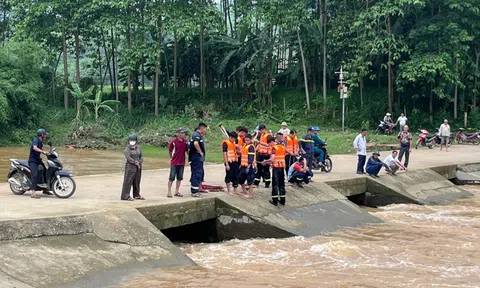 Thanh niên bị cuốn trôi cùng xe máy khi đi qua ngầm tràn ở Phú Thọ