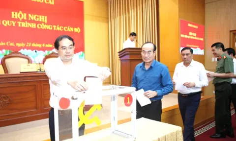 Bà Giàng Thị Dung được giới thiệu để bầu giữ chức Phó Bí thư Tỉnh ủy Lào Cai