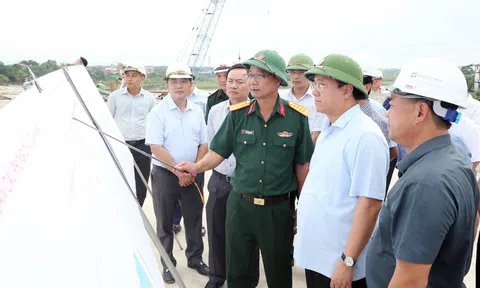 Chủ tịch Phú Thọ đốc thúc hợp long cầu Phong Châu mới vào ngày 2/9