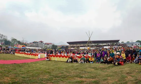 Lung linh sắc màu văn hóa dân tộc Mông tại Cao Bằng