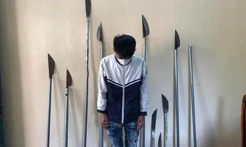 Thu giữ hàng loạt dao phóng lợn trong phòng trọ nam sinh