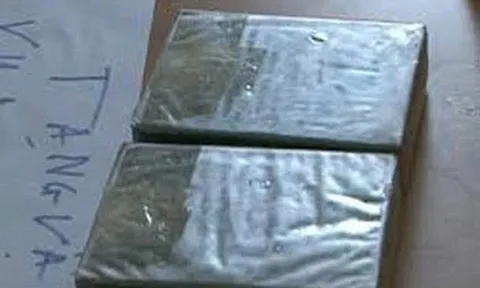 Lào Cai: Bắt đối tượng khi đang vận chuyển 2 bánh heroin