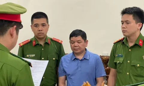 Bắt Trưởng khoa của Bệnh viện Sơn La vì nhận hối lộ khi mua kit test Việt Á