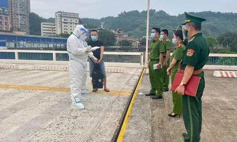 Lào Cai trao trả đối tượng truy nã cho Công an Trung Quốc