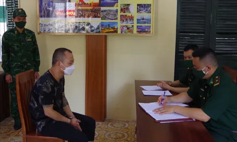 Bộ đội biên phòng bắt giữ đối tượng trốn truy nã khi vượt biên về Việt Nam