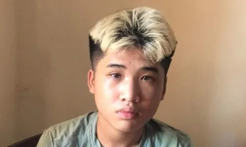 Vờ ra ngoài gọi điện rồi cuỗm luôn Iphone của cửa hàng di động