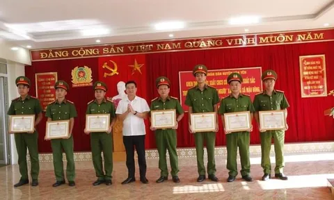 Yên Bái: Khen thưởng đột xuất công an phá nhanh án giết người