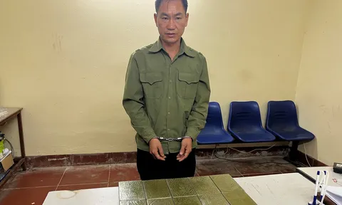 Bắt quả tang đối tượng mua bán trái phép 10 bánh heroin ở Sơn La