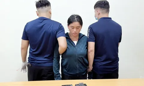 Chưa kịp nhận tiền công, "nữ quái" bị bắt với 2 bánh heroin