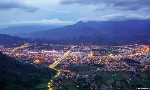 Thành phố Lai Châu đẹp lung linh về đêm
