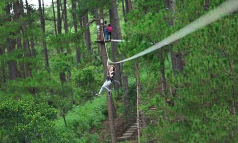Zipline dài hơn 1 km ở Yên Bái