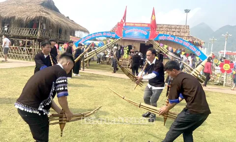 Ngân vang tiếng khèn Mông trên đỉnh Tà Mung