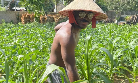 Chàng trai Tây thích tắm thác, ăn bún chả Việt Nam