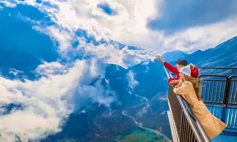 Cầu kính Rồng Mây: Kỳ quan - Tiên Cảnh - Đất trời