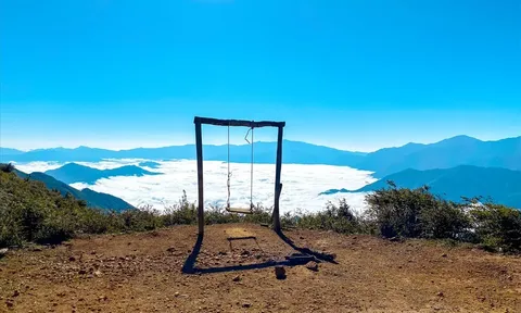 Mê mẩn với “Thiên đường mây nơi hạ giới” trên đỉnh Tà Chì Nhù