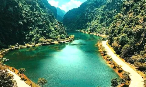 Xanh biếc Thang Hen