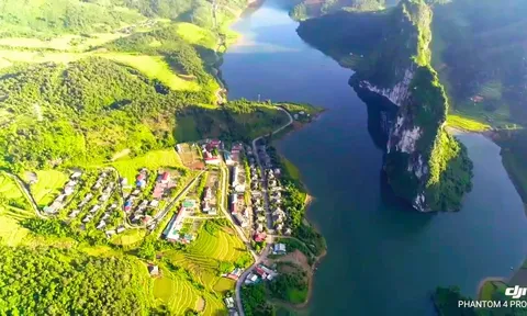 Vịnh Hạ Long thu nhỏ tại Tây Bắc