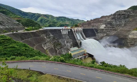Trải nghiệm mới tại lòng hồ thủy điện Bản Chát