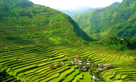 Khai thác khéo léo văn hóa và con người vùng Tây Bắc, Đông Bắc