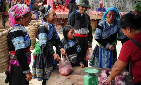 Phát triển du lịch chợ phiên gắn với làng nghề truyền thống dân tộc thiểu số tại Lào Cai