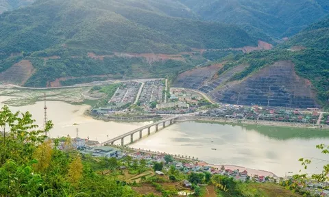 Vẻ đẹp sông nước thị xã Mường Lay, Điện Biên