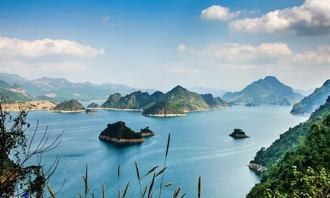 Du xuân lòng hồ sông Đà Quỳnh Nhai