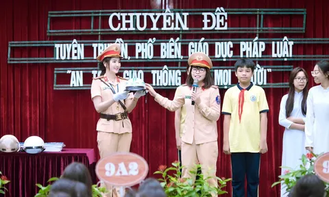 Gần 4.000 học sinh được Công an quận Thanh Xuân tuyên truyền về an toàn giao thông