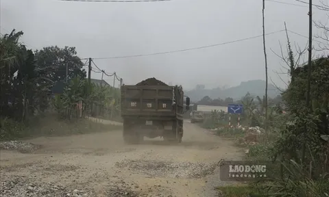 Yên Bái: Đường 20 tỉ giữa phố huyện vừa xong đã hư hại