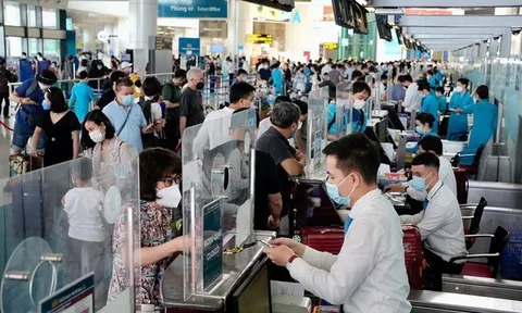 Dịp Giỗ Tổ Hùng Vương: Lượng khách tăng mạnh qua các cảng hàng không
