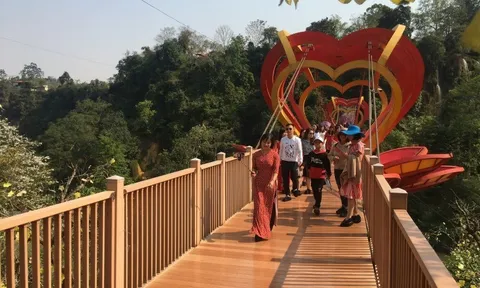 Hàng vạn lượt khách du lịch đến Mộc Châu dịp nghỉ lễ Giỗ Tổ Hùng Vương