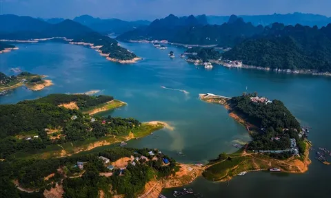 Những điểm đến hấp dẫn khi đi du lịch Hồ Hòa Bình dịp nghỉ lễ