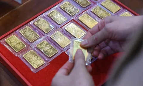 Giá vàng hôm nay 12.5: Vàng đảo chiều bất ngờ