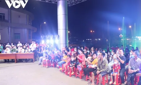 Mang âm nhạc đổi lấy nụ cười