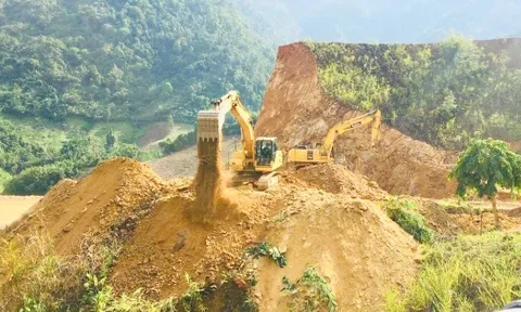 Lai Châu: Doanh nghiệp 'vượt mặt' chính quyền bạt đồi làm nhà máy?