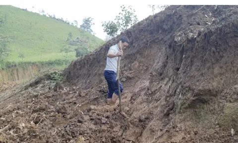 Hồ chứa thải quặng đe dọa an nguy người dân