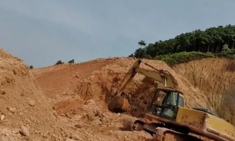 Xã Việt Thành, Trấn Yên (Yên Bái): Cận cảnh mỏ khai thác, vận chuyển khoáng sản trái phép