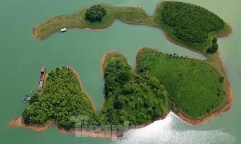 Ngắm vẻ đẹp 'Vịnh Hạ Long trên núi' của đại ngàn Tây Bắc từ trên cao