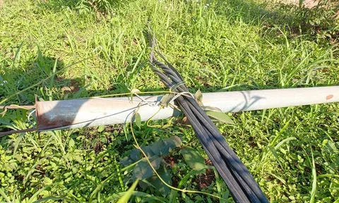 Dự án tuyến tránh TP Sơn La (QL6): Nhà thầu “hạ” đường dây điện rồi bỏ mặc