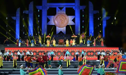 Khai mạc “Thanh âm xứ Mường và Lễ hội Carnaval Hòa Bình 2022”