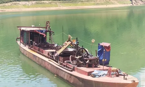 Sơn La: 'Cát tặc' lộng hành trên lòng hồ Sông Đà