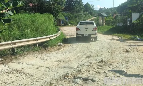 Bao giờ Quốc lộ 2D bong tróc, trơ sỏi được sửa chữa?
