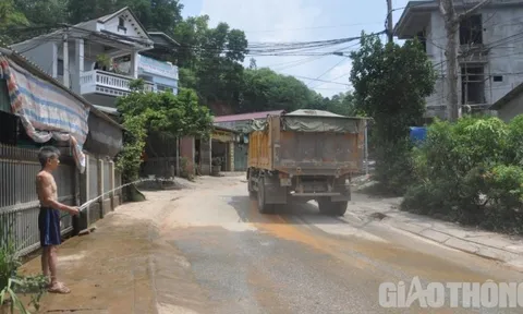 Yên Bái: Xe chở đất "náo loạn" nội thành, người dân kêu cứu