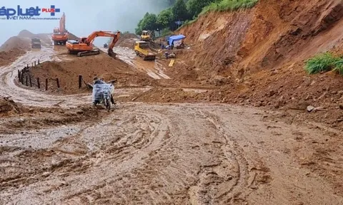 Yên Bái: Đường vào rừng phòng hộ bị cày xới, khai thác quặng sắt trái phép tại huyện Văn Chấn