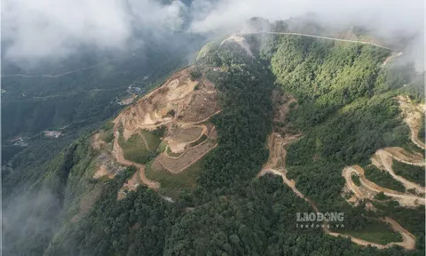 Đèo Ô Quy Hồ trên dãy Hoàng Liên Sơn bị đào xới tan hoang