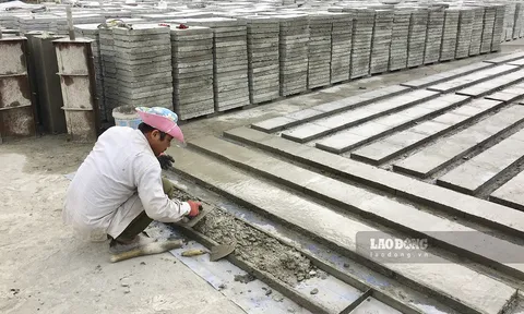Lai Châu: Bến xe tiền tỉ biến thành nơi chứa vật liệu, sản xuất bê tông