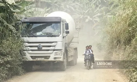Hàng loạt xe quá khổ, quá tải băm nát đường dân sinh ở Lai Châu