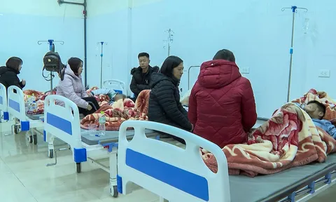 Sau bữa ăn ngoại khóa 40 học sinh phải nhập việc do ngộ độc